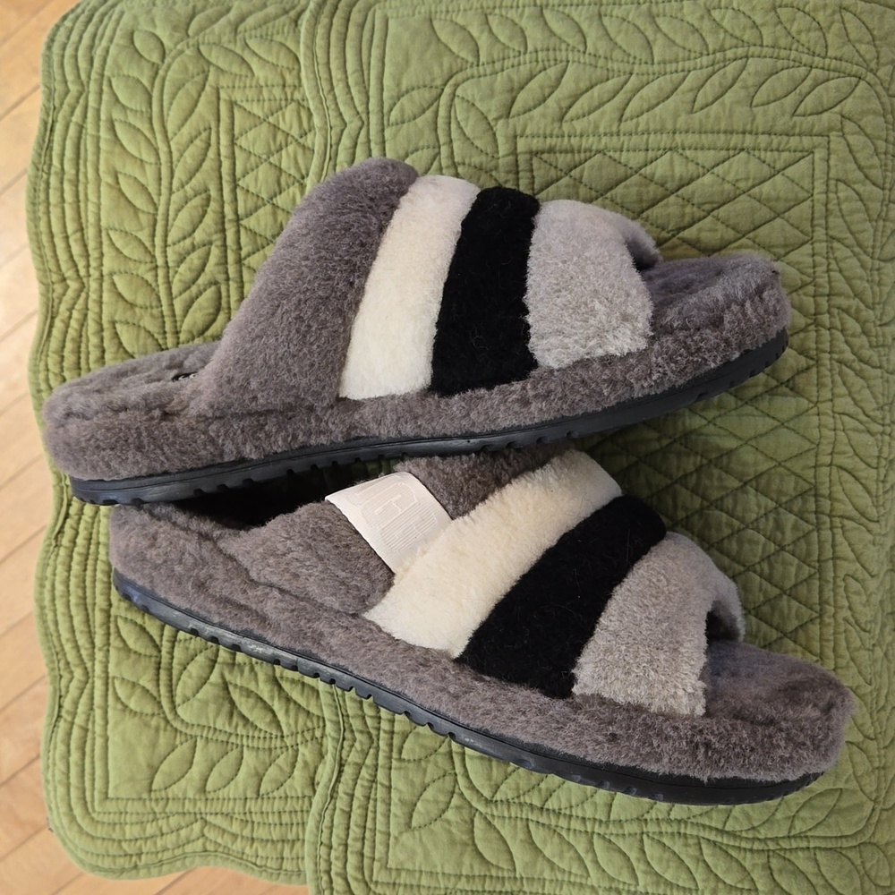 NWOT Mens black, grays and white slide slippers Sz 10 🩴 - Picture 2 of 7